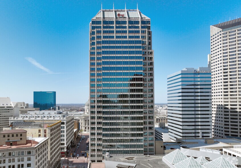 More Photos Of 10 W Market St, Indianapolis Office For Lease