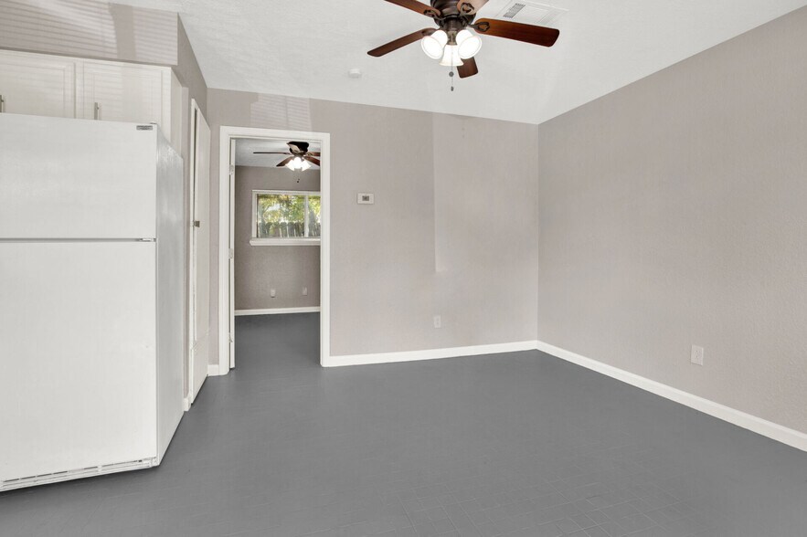 More Photos Of 7707 Glover St, Houston Apartments For Sale