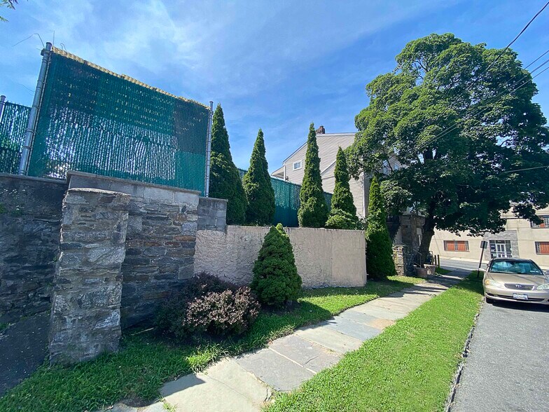 More Photos Of 403 E 3rd St, Mount Vernon Funeral Home For Sale