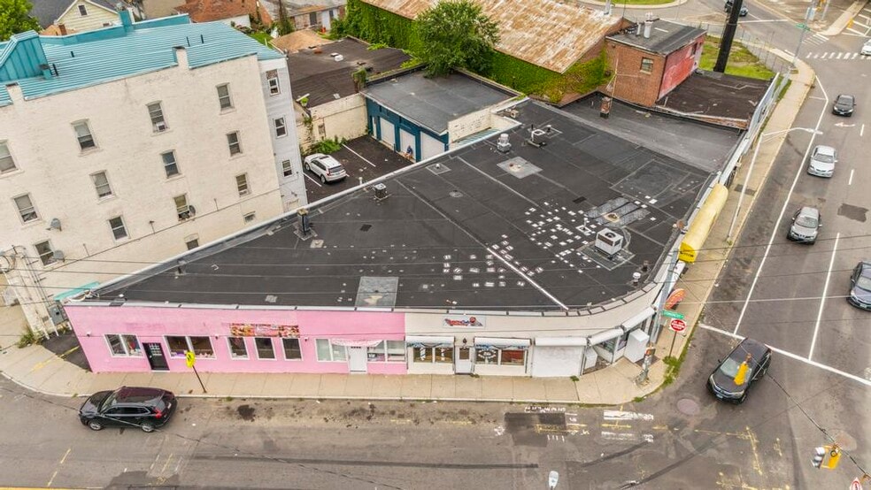 More Photos Of 868-872 Bank St, Waterbury Storefront Retail Residential For Sale