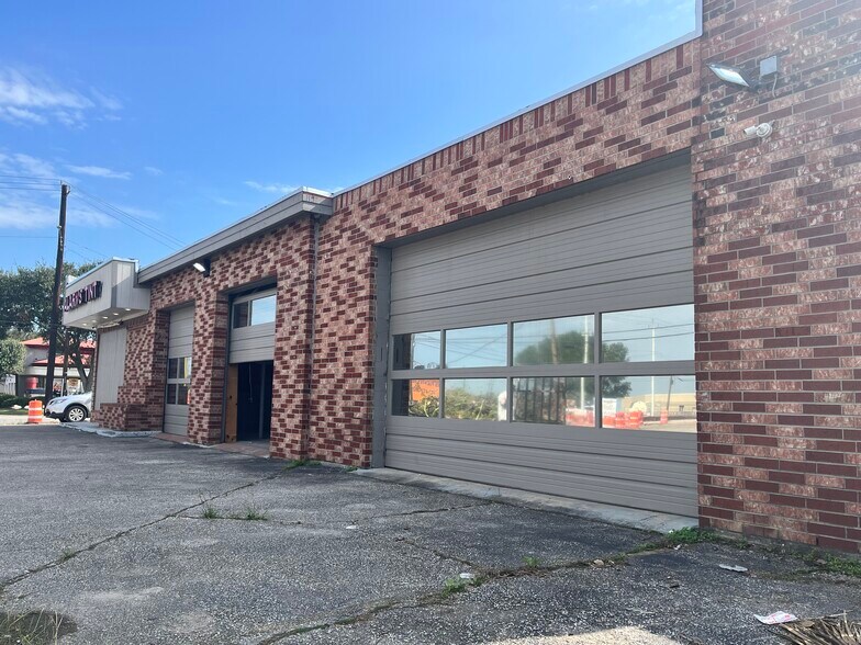 More Photos Of 922 Harris Ave, Pasadena General Retail For Lease