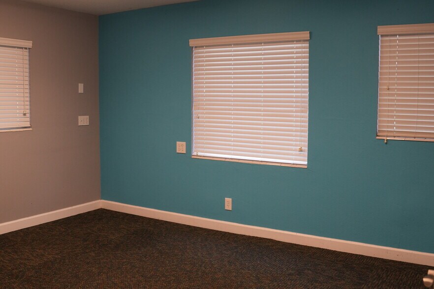 More Photos Of 4460 Edgewater Dr, Orlando Office For Lease