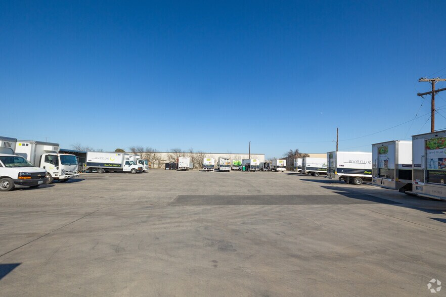 More Photos Of 3410 Steen St, San Antonio Distribution For Sale