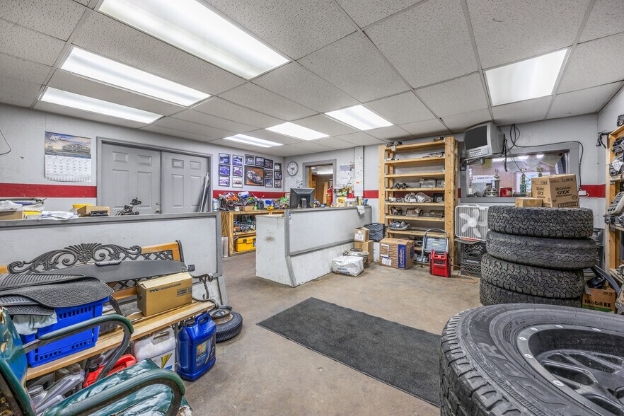 More Photos Of 1021 E Hendron Chapel Rd, Knoxville Manufacturing For Sale