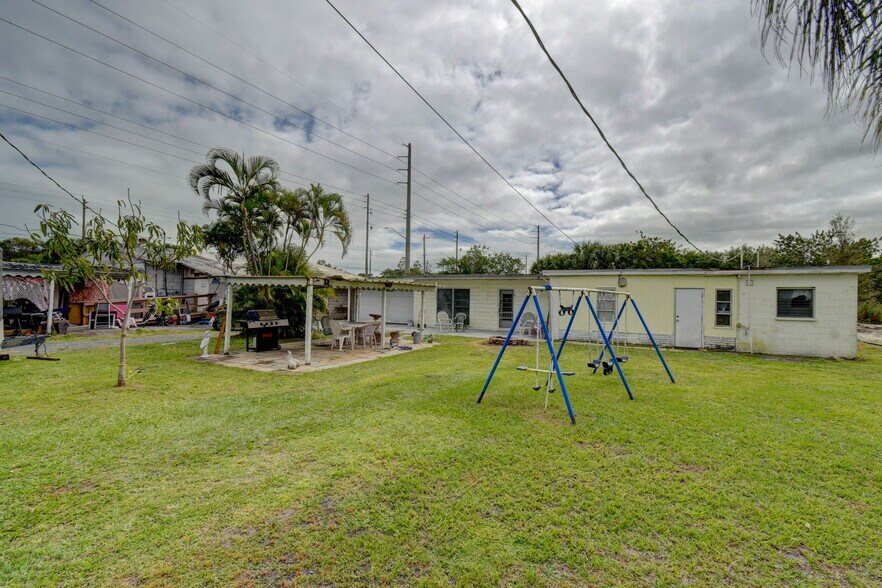 More Photos Of 5989 S US Highway 1, Fort Pierce Storefront For Sale