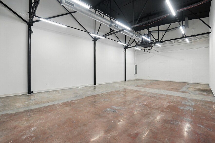More Photos Of 933 Louise Ave, Charlotte Storefront For Lease