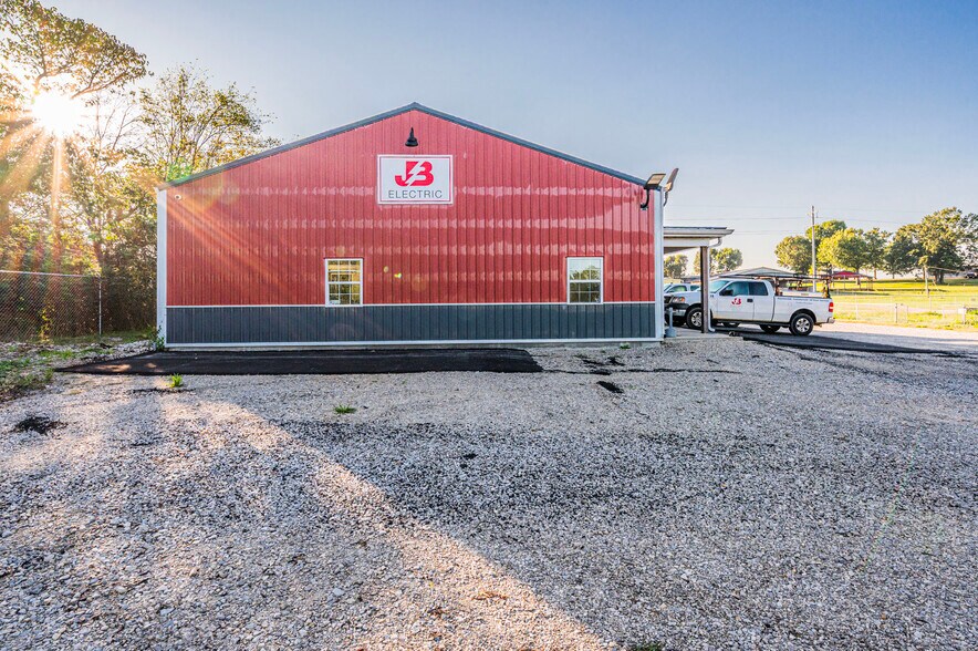 More Photos Of 923 Glen Lily Rd, Bowling Green Office For Sale