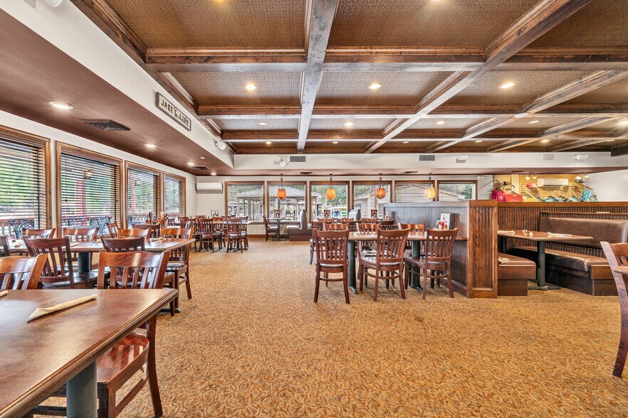 More Photos Of 1041 Harbour Inn Ln, Moneta Restaurant For Sale