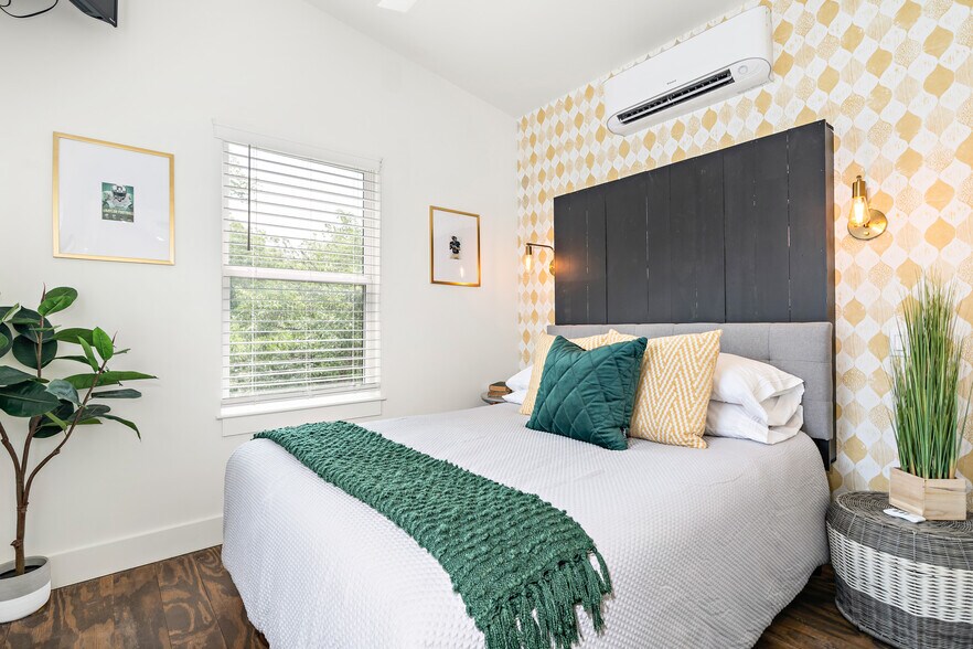 More Photos Of 511 S 10th St, Waco Specialty For Sale