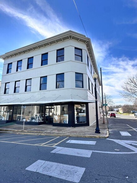 More Photos Of 200 S 3rd St, Leesville Hospitality For Sale