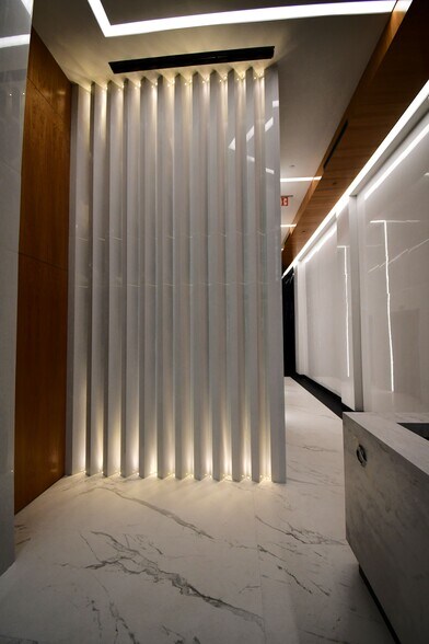 More Photos Of 352 Seventh Ave, New York Office For Lease