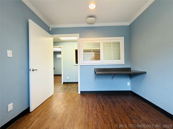 More Photos Of 1002 E Cherry St, Cushing Medical For Sale