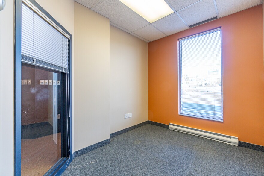 More Photos Of 786 St King E, Sherbrooke Storefront Retail Office For Sale