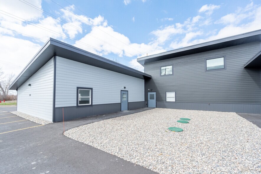 More Photos Of 255 Garden Dr, Bozeman Flex For Lease