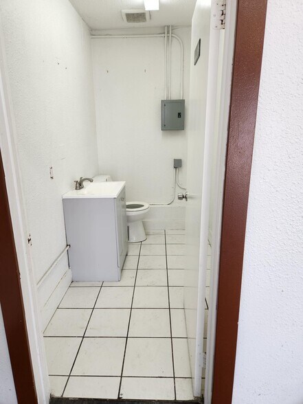 More Photos Of 2822 W Slauson Ave, Los Angeles Storefront Retail Residential For Lease