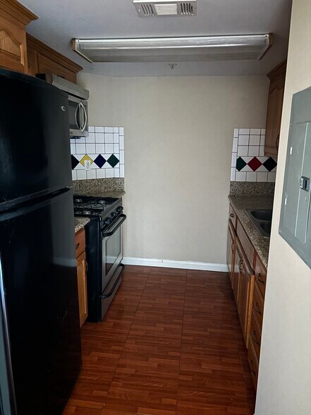 More Photos Of 2000 Argyle Ave, Los Angeles Multifamily For Sale