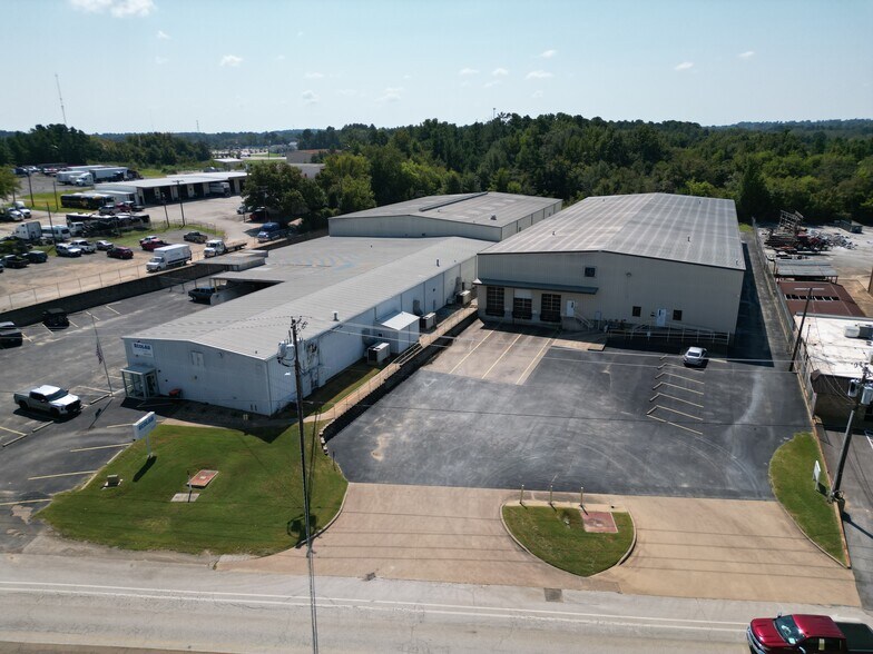 More Photos Of 2307 E Erwin St, Tyler Distribution For Sale