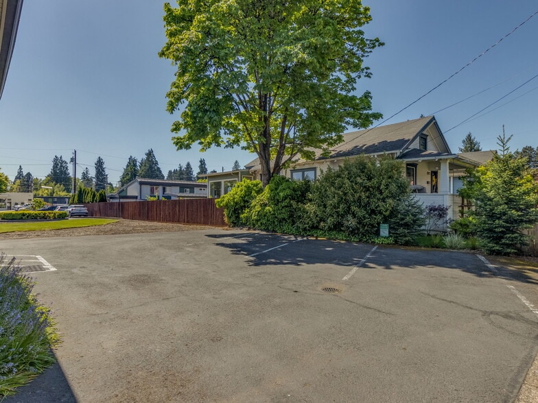 More Photos Of 737 NW Adams St, McMinnville Office For Sale