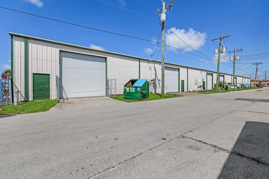 More Photos Of 1404 Viscaya Pky, Cape Coral Warehouse For Sale