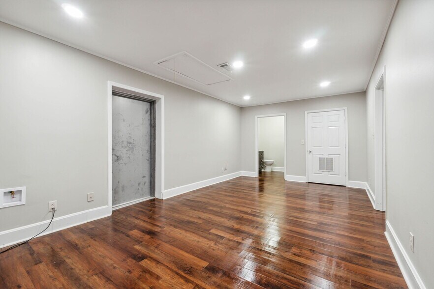 More Photos Of 37 Court St, Jasper Office For Sale