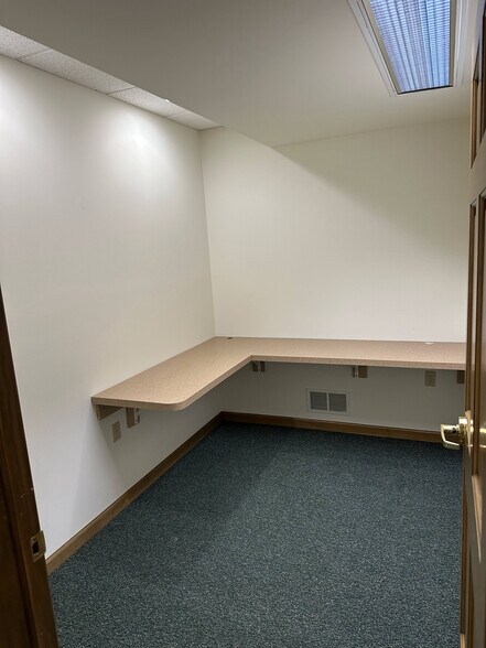 More Photos Of 2970 Corporate Ct, Orefield Medical For Lease