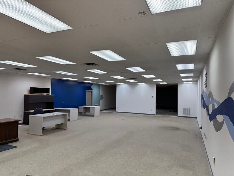 More Photos Of 4613 Philips Hwy, Jacksonville Light Distribution For Lease