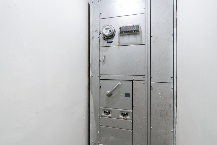 More Photos Of 247 E Highland Ave, San Bernardino Office Residential For Sale