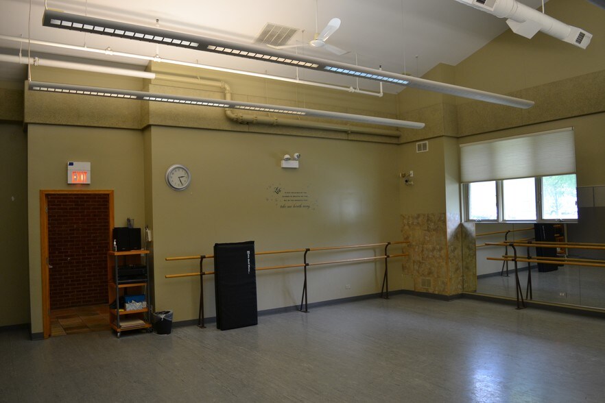 More Photos Of 301 W Railroad Ave, Bartlett General Retail For Sale