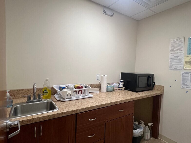 More Photos Of 1787-1797 Middle Country Rd, Centereach Storefront For Lease