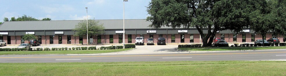 More Photos Of 1387-1399 Oakfield Dr, Brandon Office For Lease