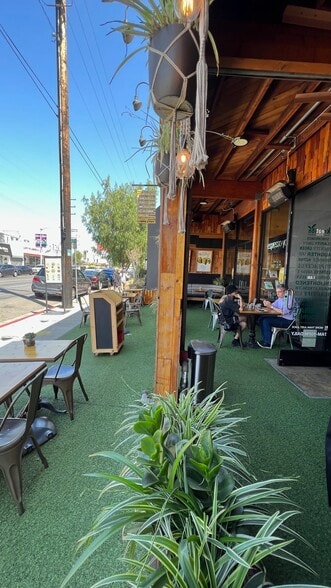 More Photos Of 8422-8428 W 3rd St, Los Angeles Restaurant For Lease