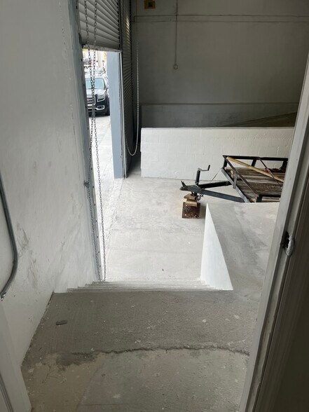 More Photos Of 760 W 28th St, Hialeah Warehouse For Lease