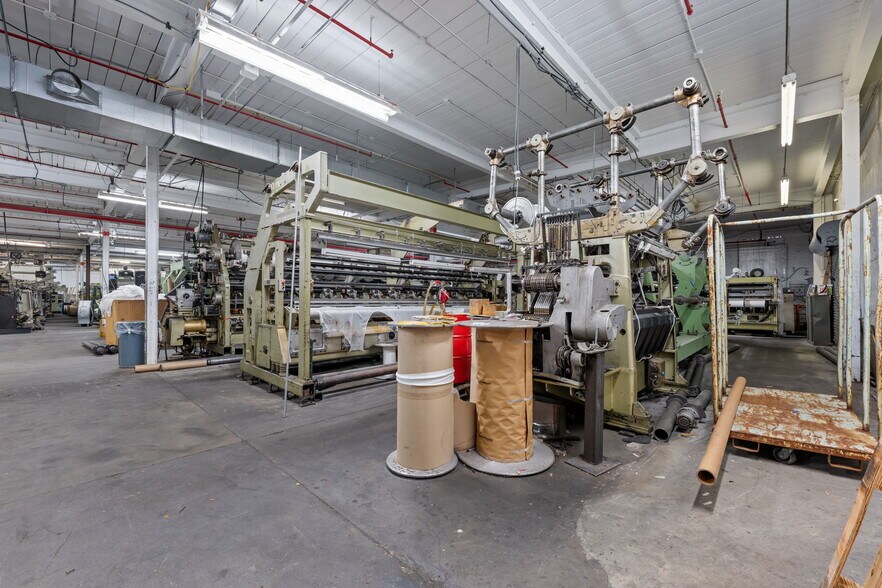 More Photos Of 312 W Luther Ave, Liberty Manufacturing For Sale