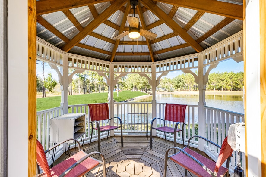 More Photos Of 110 Bethel Village Rd, Eastman Hotel For Sale