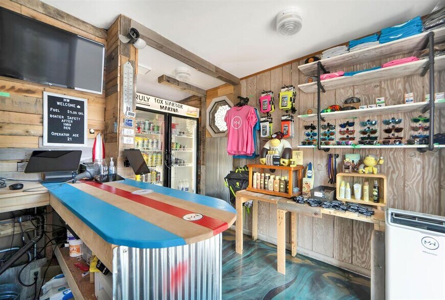 More Photos Of 1000 Bauman St, Oshkosh Marina For Sale