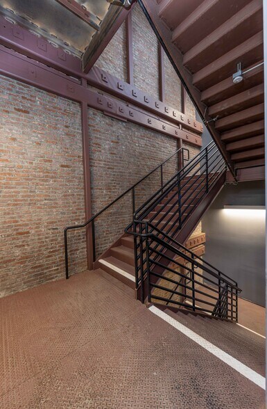 More Photos Of 440 Seaton St, Los Angeles Loft Creative Space For Lease