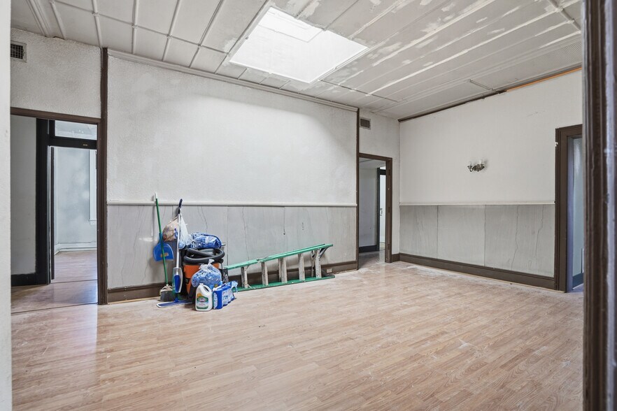 More Photos Of 419 E Henderson St, Cleburne Apartments For Sale