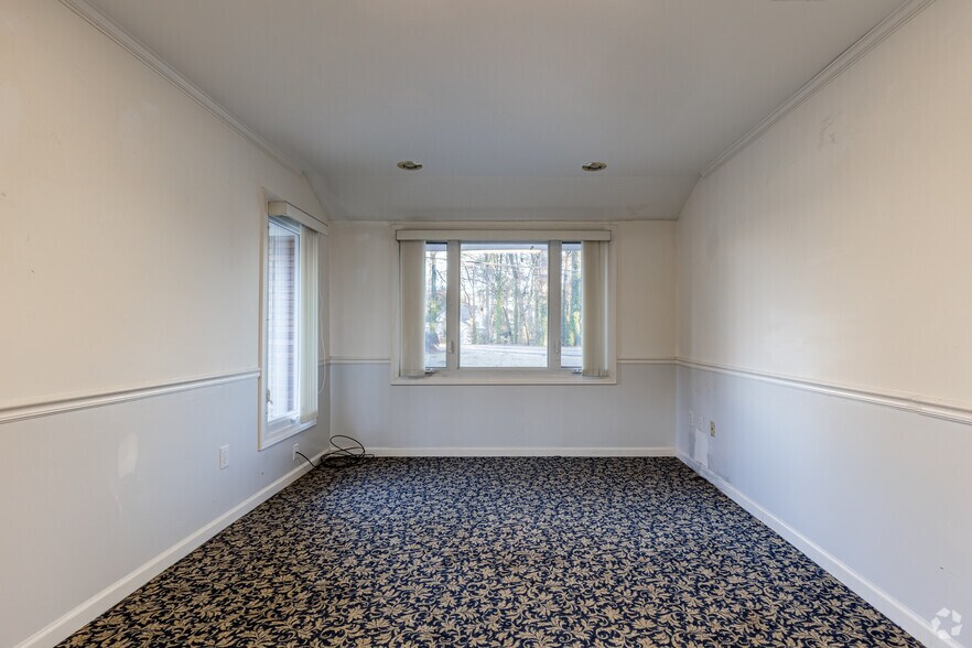 More Photos Of 3136 Clairmont Rd NE, Brookhaven Medical For Sale