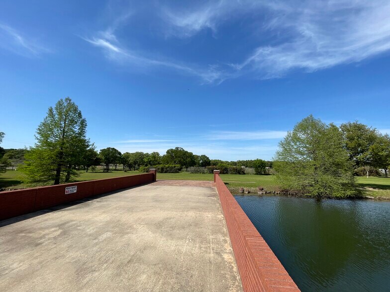 More Photos Of 11351 Hilltop Rd, Argyle Apartments For Sale