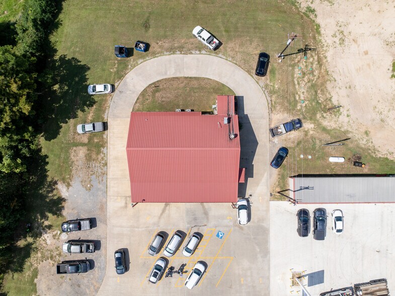 More Photos Of 17589 TX-19 Hwy, Montalba General Retail For Sale