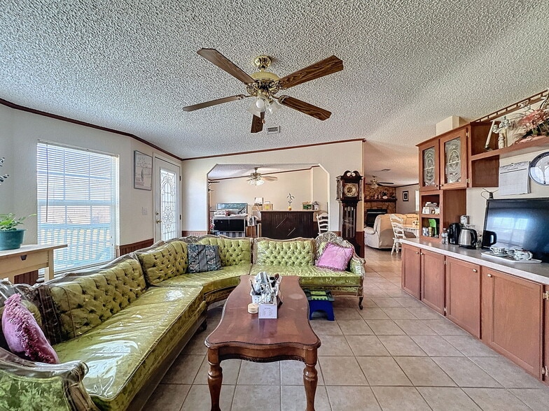 More Photos Of 15525 Shady Hills Rd, Spring Hill Restaurant For Sale