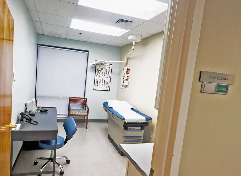 More Photos Of 340 Maple St, Marlborough Medical For Lease