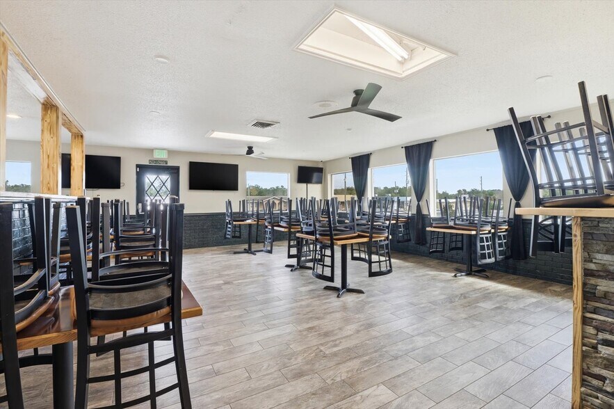 More Photos Of 859 S US Highway 41, Inverness Restaurant For Sale