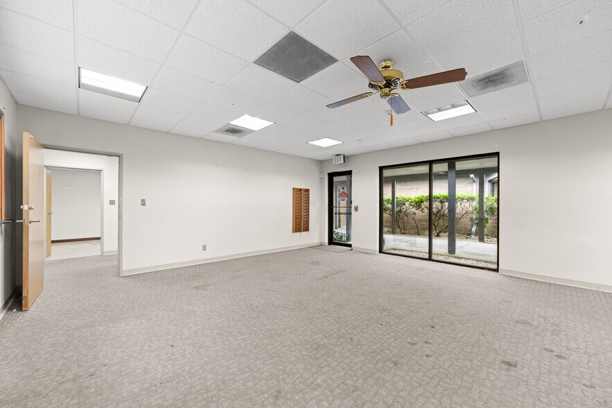 More Photos Of 13414 Medical Complex Dr, Tomball Medical For Sale