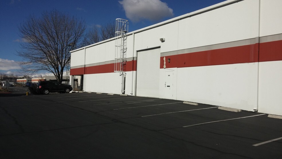 More Photos Of 802-808 Packer Way, Sparks Warehouse For Lease