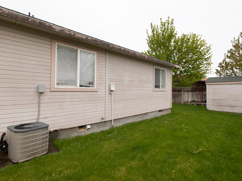 More Photos Of 1163-1165 NW Dogwood Cir, Mountain Home Specialty For Sale
