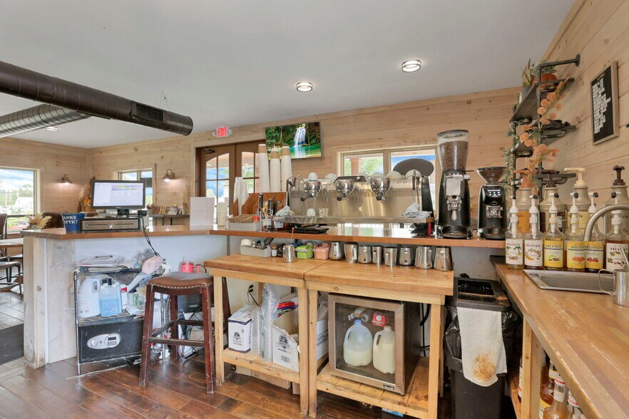 More Photos Of 14675 Zion Rd, Thornville Restaurant For Sale