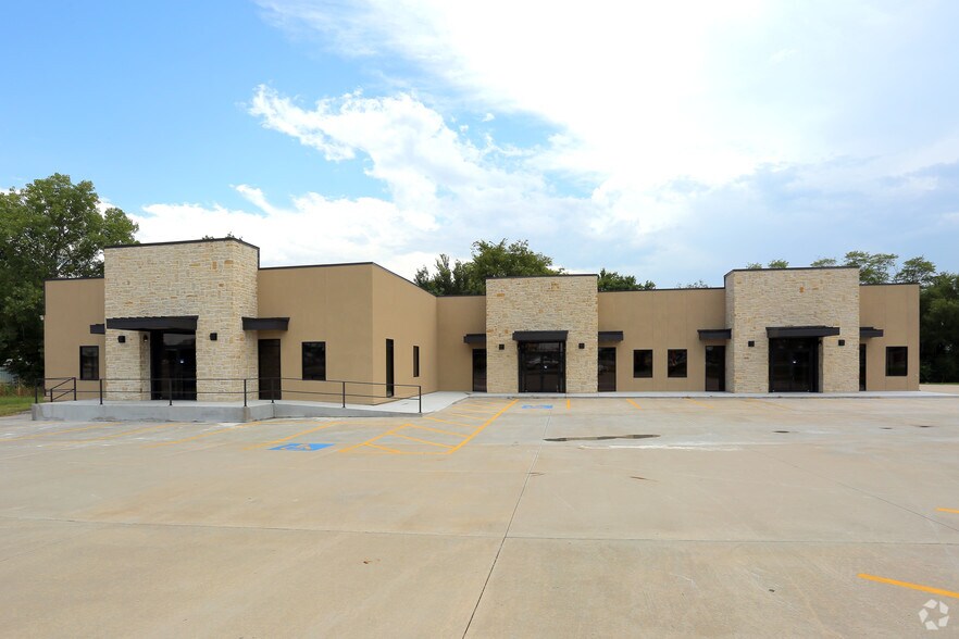 Primary Photo Of 1516 N Lynn Riggs Blvd, Claremore Freestanding For Lease