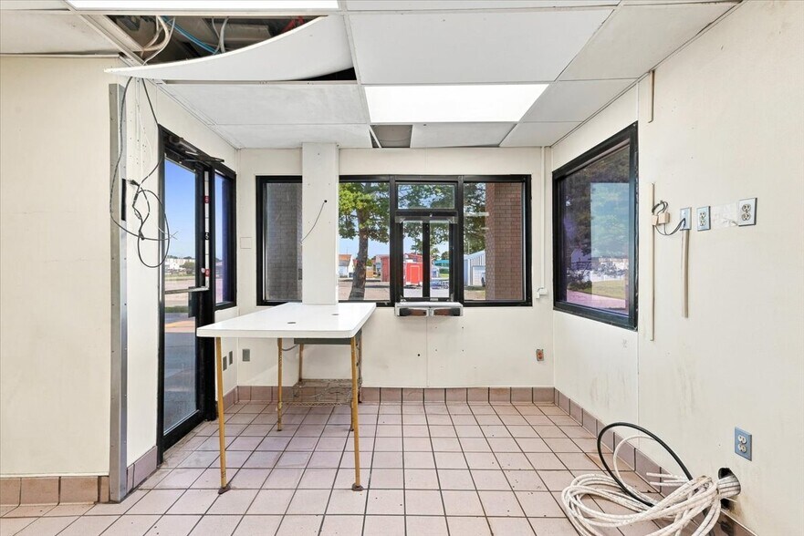 More Photos Of 1410 N Broadway St, Red Oak Fast Food For Sale