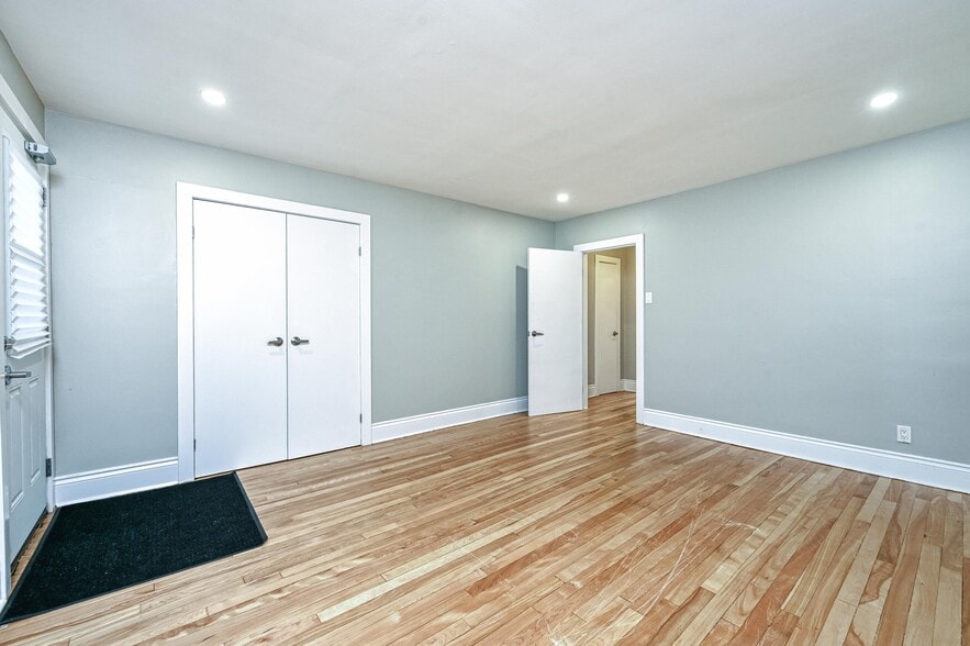 More Photos Of 156 Dagmar Av, Vanier Apartments For Sale